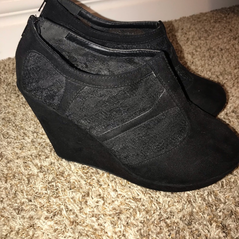 Black wedges heels